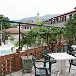 Azienda Agrituristica Borgoameno Lantgård *